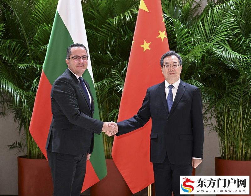 丁薛祥出席第二届中欧班列国际合作论坛开幕式并致辞(图2)