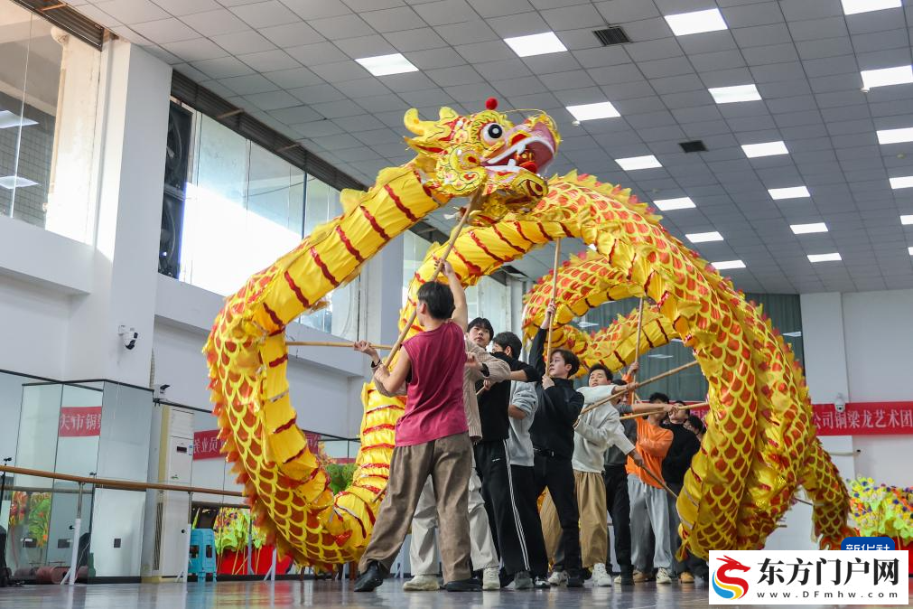 青春在龙舞中绽放