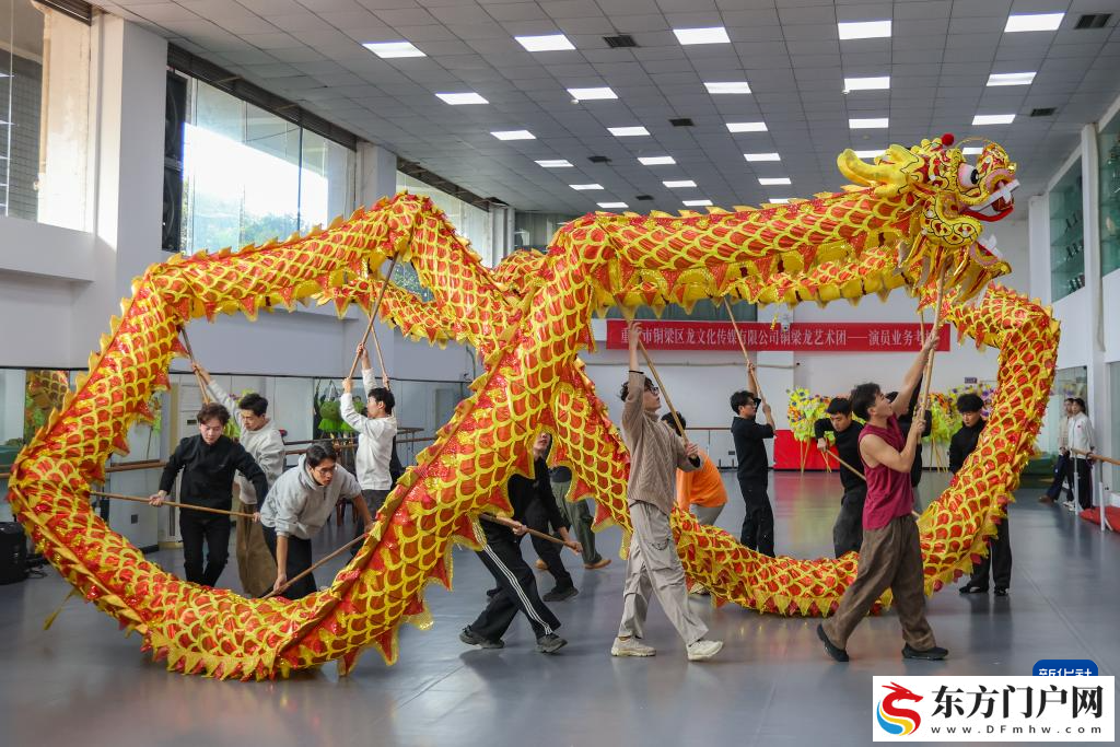青春在龙舞中绽放(图3) 青春在龙舞中绽放(图3)