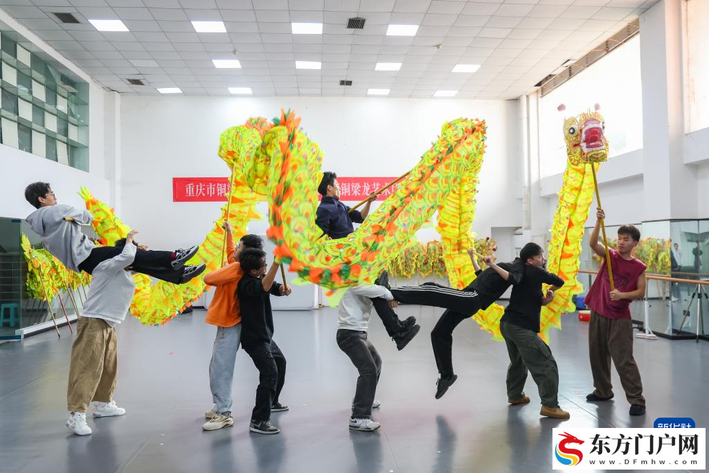 青春在龙舞中绽放(图5) 青春在龙舞中绽放(图5)