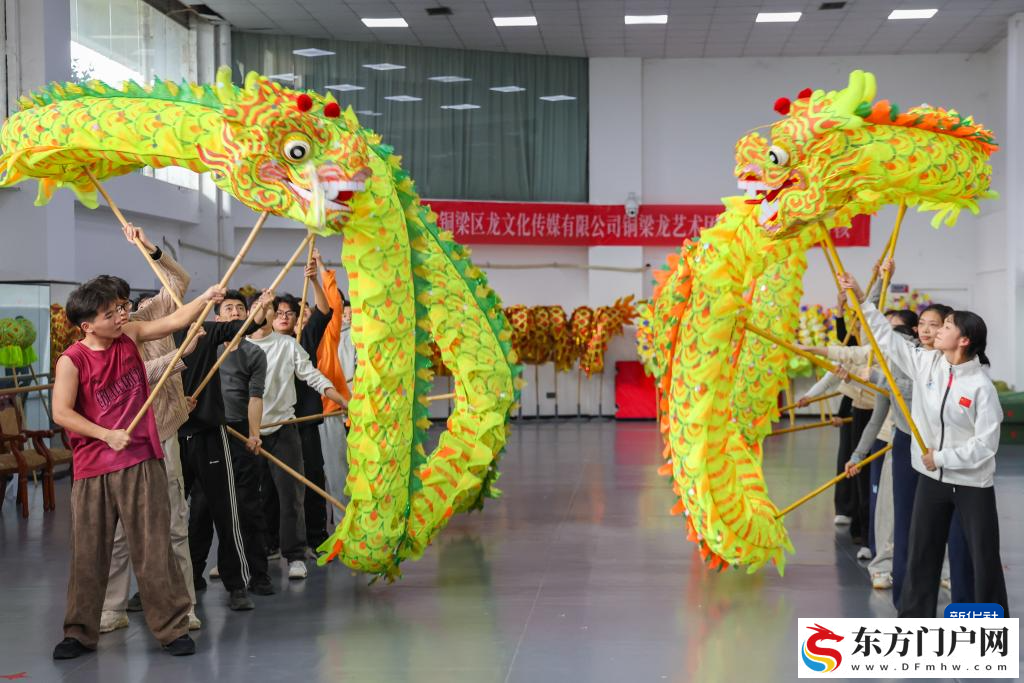 青春在龙舞中绽放(图6) 青春在龙舞中绽放(图6)