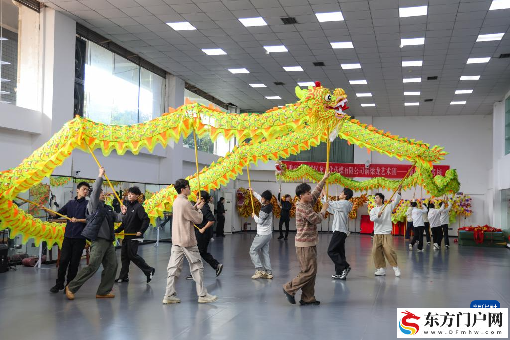 青春在龙舞中绽放(图7) 青春在龙舞中绽放(图7)