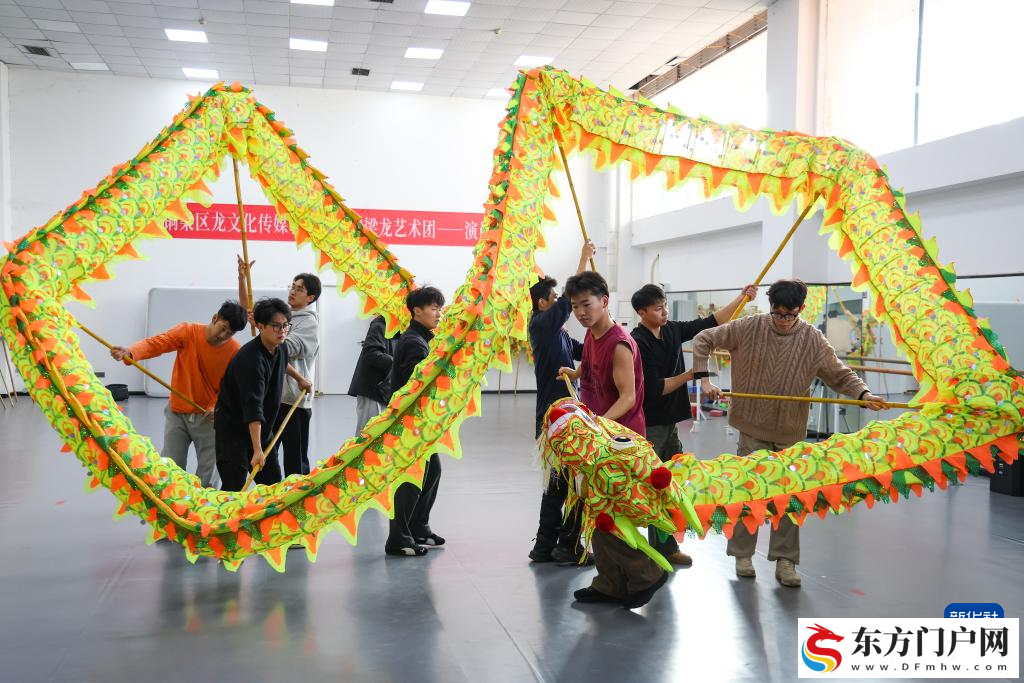 青春在龙舞中绽放(图8) 青春在龙舞中绽放(图8)