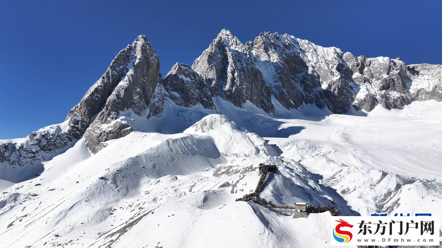 航拍云南丽江玉龙雪山巍峨壮观(图3)