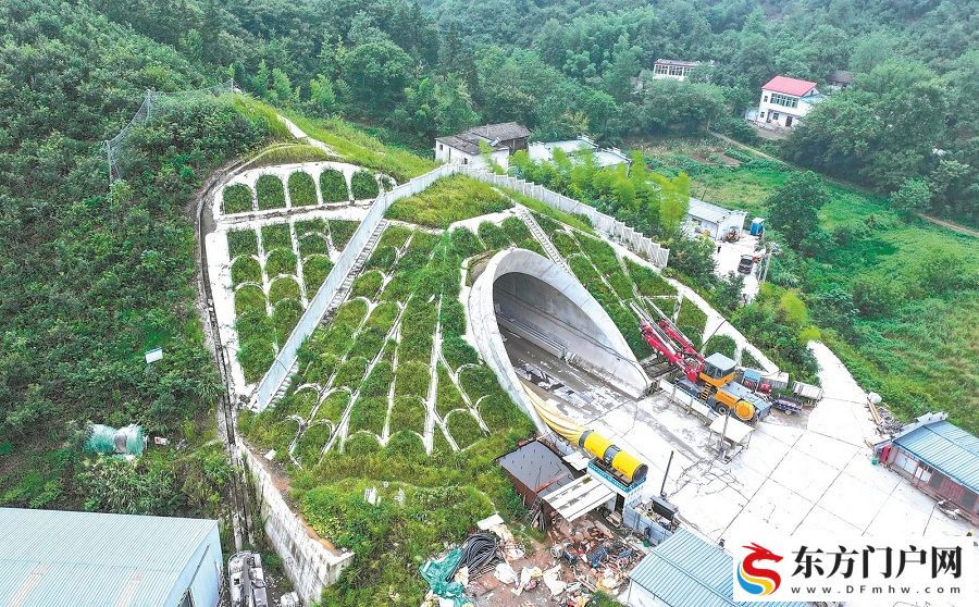 合武高铁长岭隧道关键段贯通