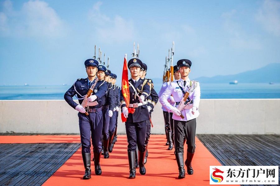 珠港澳三地出入境部门联合举行国庆升旗仪式
